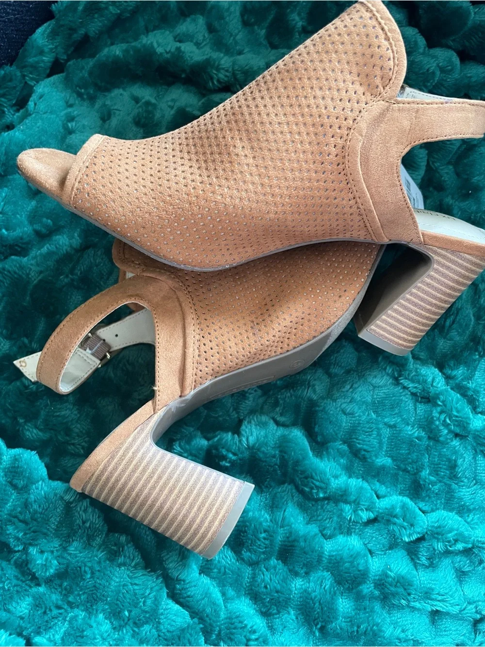 NWT Liz Claiborne Women’s Tan Suede Peep-Toe Slingback Heeled Booties size 8